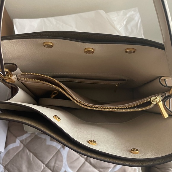 Tory Burch Small Lee Radziwill Leather and Suede Double Bag in Cream - Picture 4 of 15